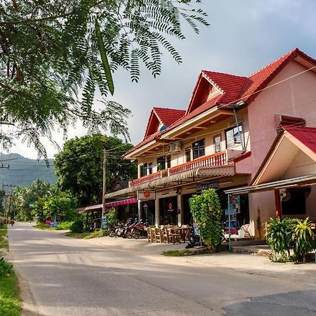 Baan Kai Hostel Baan Khai Екстер'єр фото