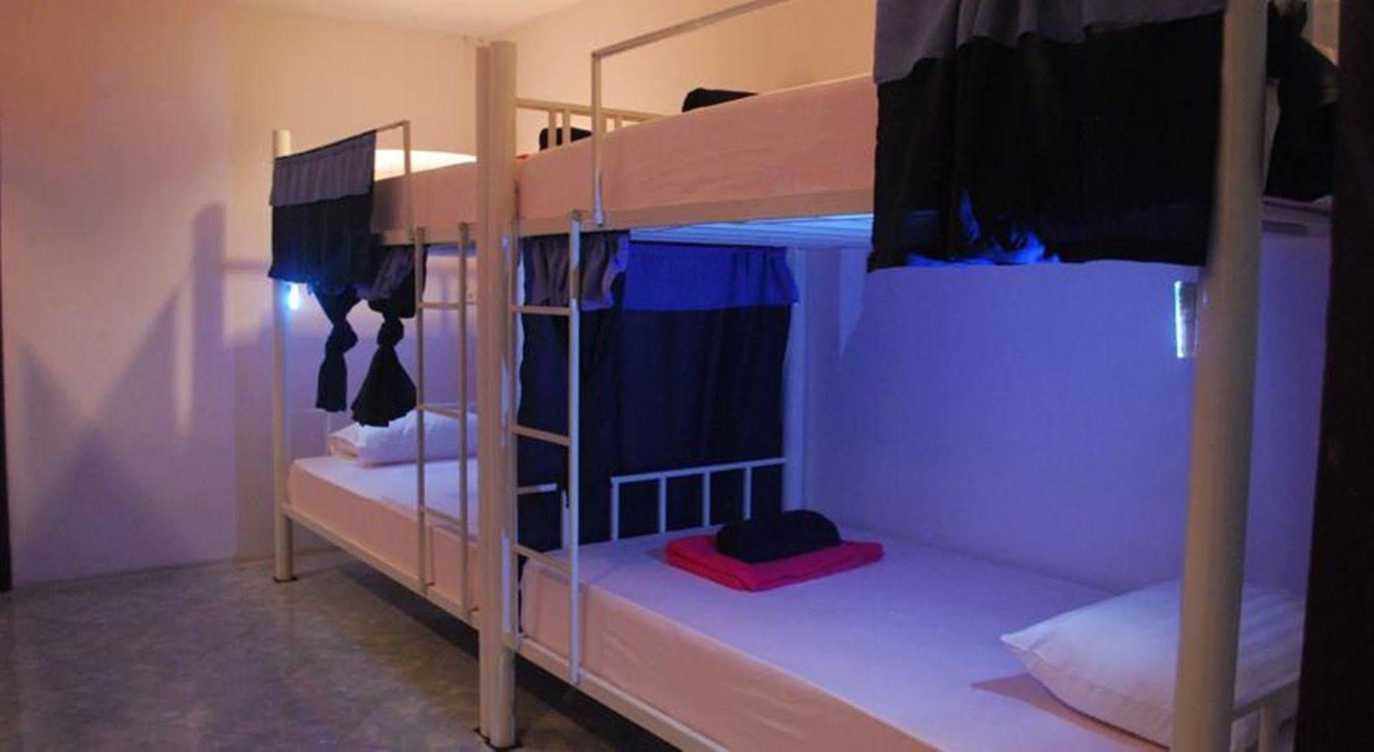 Baan Kai Hostel Baan Khai Екстер'єр фото