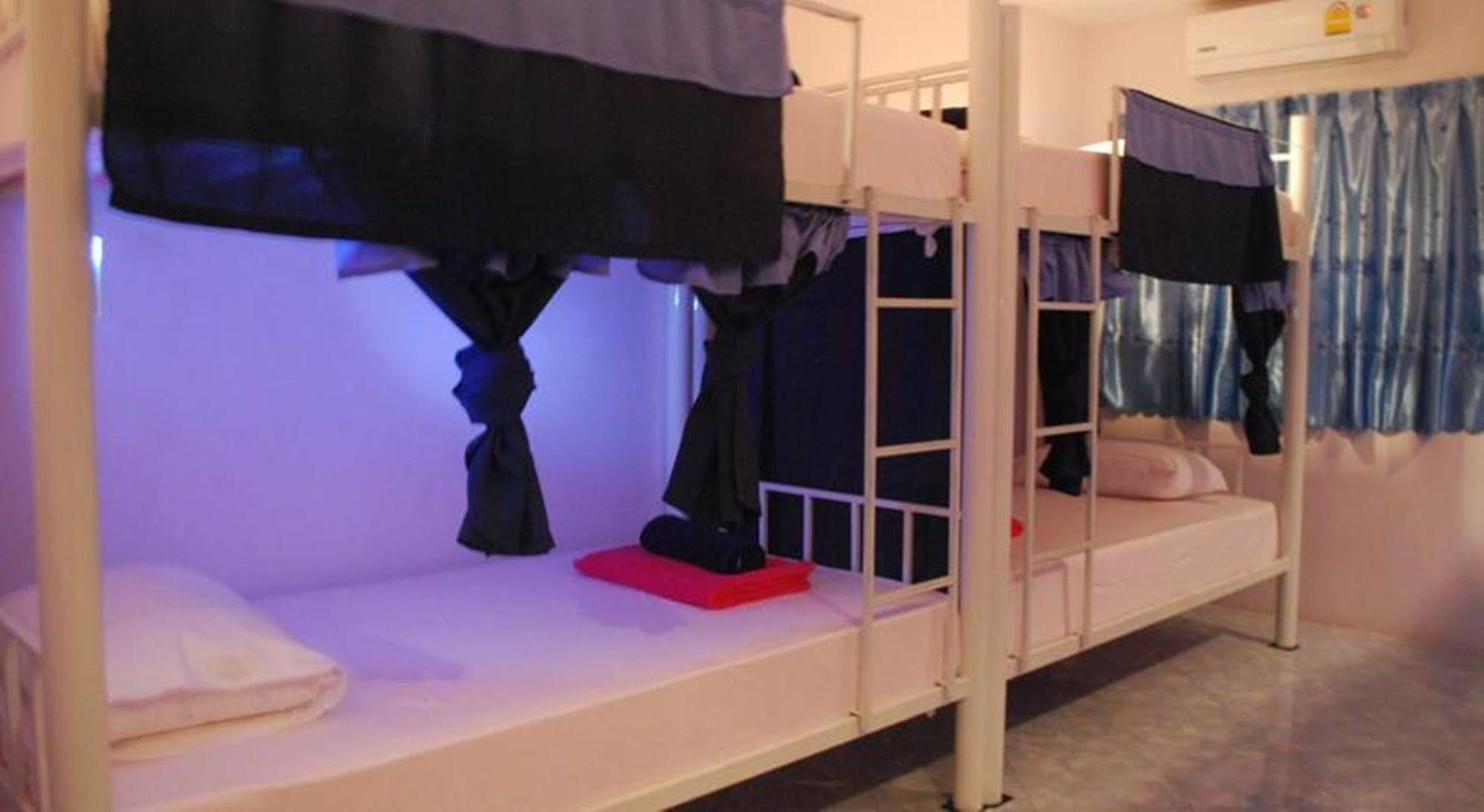 Baan Kai Hostel Baan Khai Екстер'єр фото